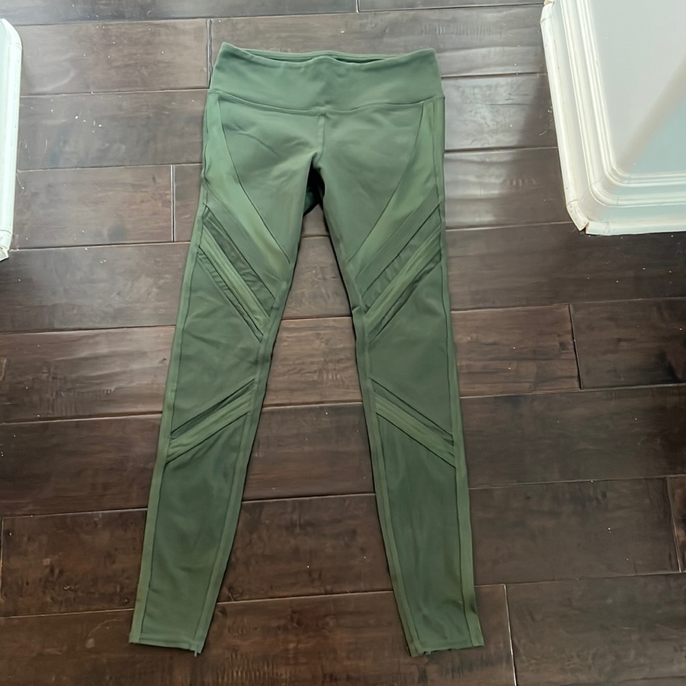 Alo olive green leggings